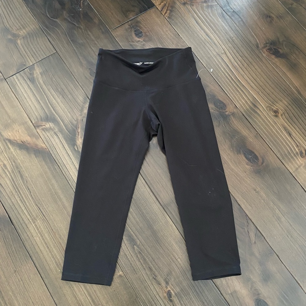 Old Navy High-Waisted Elevate Crop Leggings